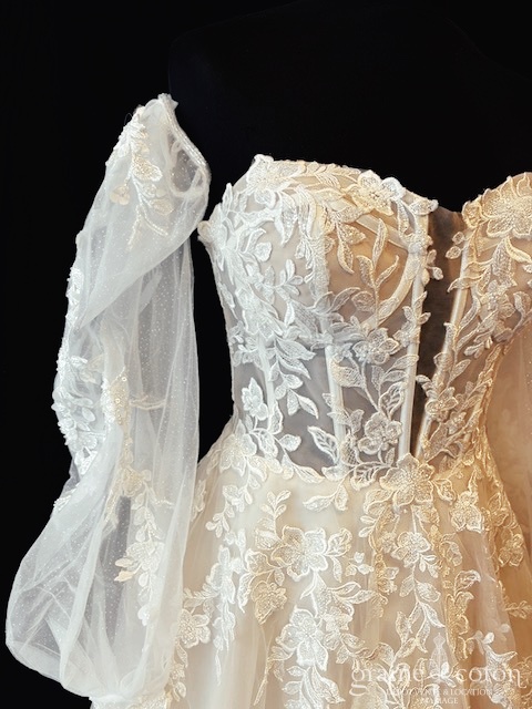 Cosmobella - Modèle 8216 - robe de mariée