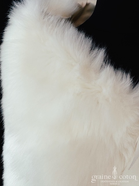 L&T Couture - Étole en fausse fourrure ivoire - robe de mariée