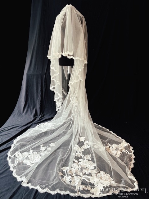 Pronovias - Voile long de 300 cm en tulle ivoire clair bordé de guipure - robe de mariée
