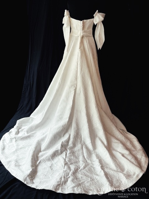 Nicole Milano - Deva - Robes de mari&eacute;e - Graine de coton - Dépôt-vente et location de robes de mariée