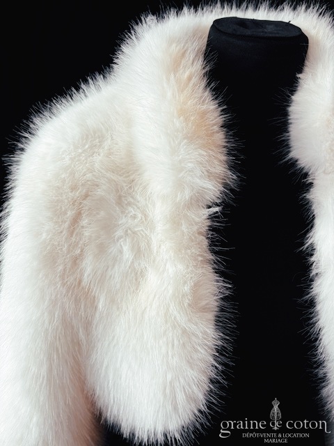 Alex Bridal pour Etsy - Manteau bol&eacute;ro en fausse fourrure ivoire - Accessoires de mari&eacute;e - Graine de coton - Dépôt-vente et location de robes de mariée