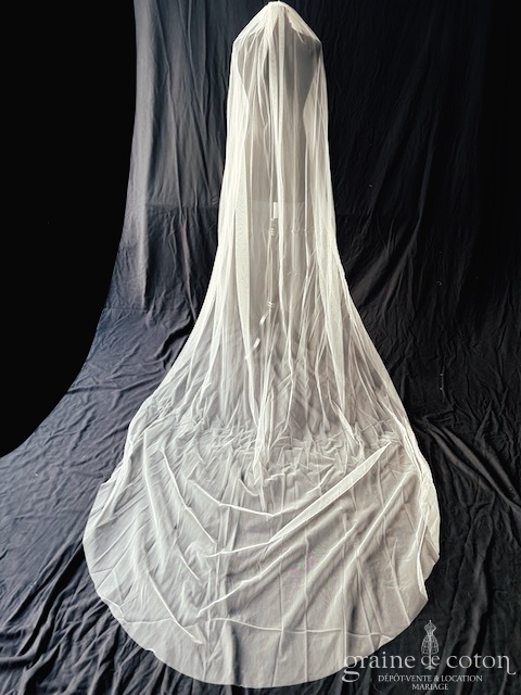 Réf. 6813 - Bianco Evento - Voile long de 300 cm en soft tulle bords bruts - Accessoires de mari&eacute;e - Graine de coton - Dépôt-vente et location de robes de mariée à Paris