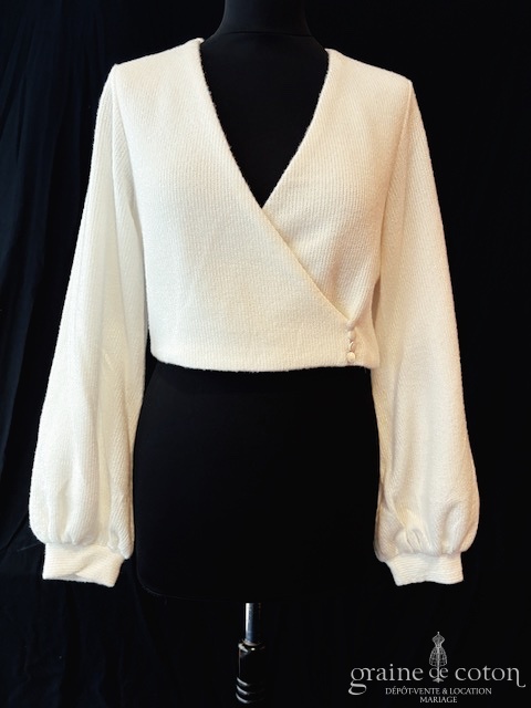 Réf. 6821 - Bianco Evento - Gilet court cache coeur en laine effet cachemire avec manches longues larges - Accessoires de mari&eacute;e - Graine de coton - Dépôt-vente et location de robes de mariée à Paris