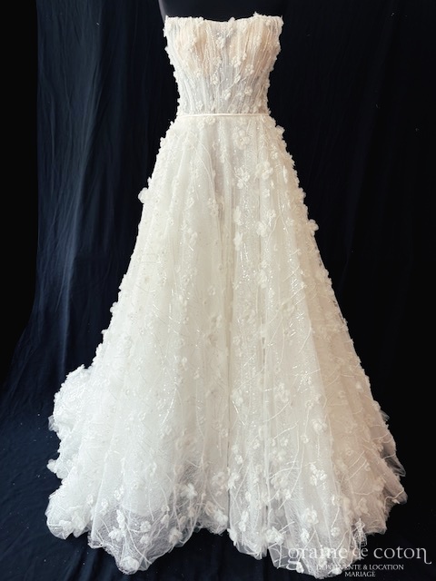 Réf. 6826 - Paul et Nathalie - Robe bustier princesse en tulle ivoire clair orn&eacute; de fleurs - Robes de mari&eacute;e - Graine de coton - Dépôt-vente et location de robes de mariée à Paris