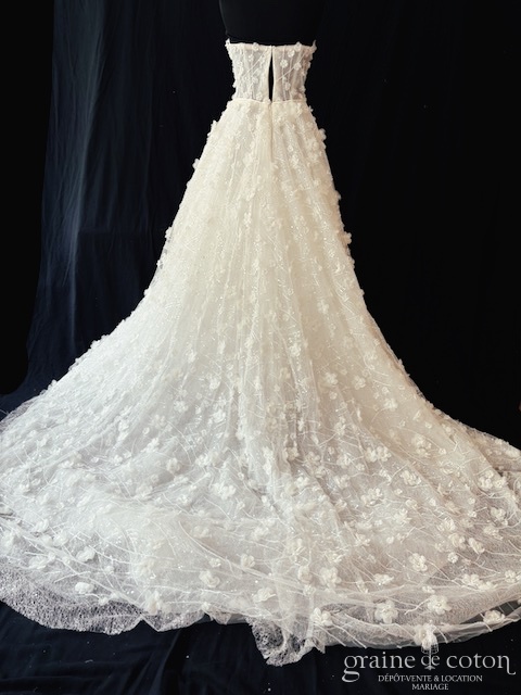 Réf. 6826 - Paul et Nathalie - Robe bustier princesse en tulle ivoire clair orn&eacute; de fleurs - Robes de mari&eacute;e - Graine de coton - Dépôt-vente et location de robes de mariée à Paris
