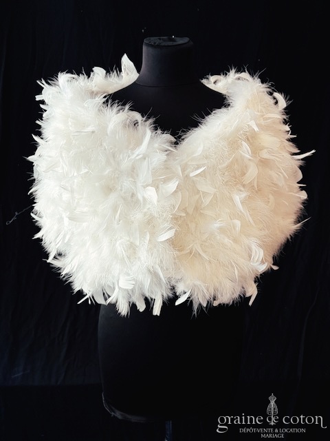 Réf. 6838 - Athena - &Eacute;tole / cape en plumes apparentes ivoire inspiration vintage - Accessoires de mari&eacute;e - Graine de coton - Dépôt-vente et location de robes de mariée à Paris