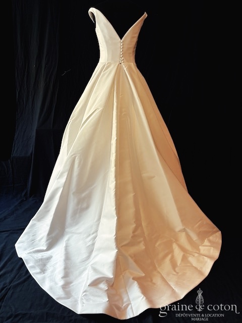 Réf. 6841 - Suzanne Neville - Saphire - Robes de mari&eacute;e - Graine de coton - Dépôt-vente et location de robes de mariée à Paris