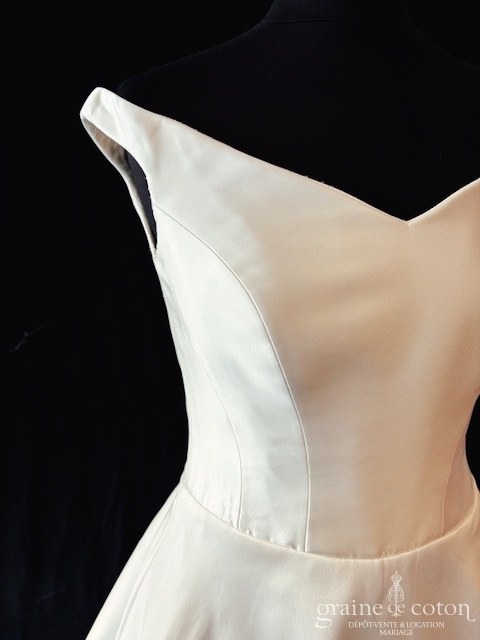 Réf. 6841 - Suzanne Neville - Saphire - Robes de mari&eacute;e - Graine de coton - Dépôt-vente et location de robes de mariée à Paris