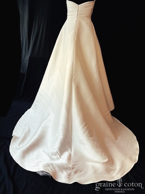 Réf. 6848 - Pronovias - Sonia - Robes de mari&eacute;e - Graine de coton - Dépôt-vente et location de robes de mariée à Paris