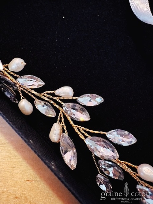 Réf. 6868 - Athena - Headband bandeau avec fleurs en strass et perles armature dor&eacute;e - Accessoires de mari&eacute;e - Graine de coton - Dépôt-vente et location de robes de mariée à Paris