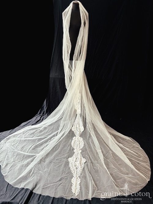 Réf. 6877 - Atelier Pronovias - Voile Condesa long de 300 cm en tulle ivoire et guipure - Accessoires de mari&eacute;e - Graine de coton - Dépôt-vente et location de robes de mariée à Paris