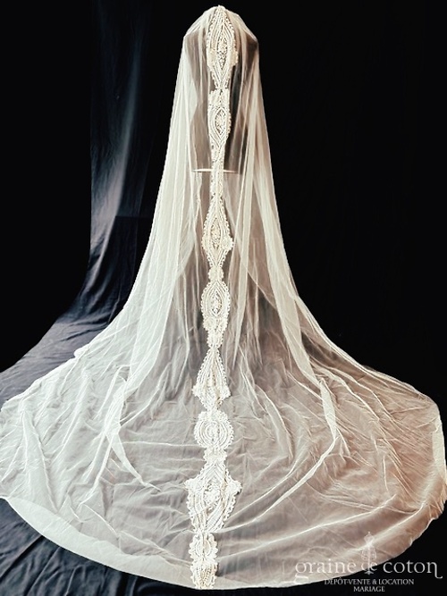 Réf. 6877 - Atelier Pronovias - Voile Condesa long de 300 cm en tulle ivoire et guipure - Accessoires de mari&eacute;e - Graine de coton - Dépôt-vente et location de robes de mariée à Paris