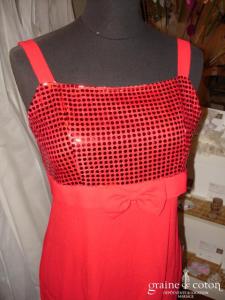 Robe de soirée taille empire mi longue rouge pailletée