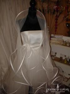 Suzanne Ermann - Étole à volutes blanc / ivoire très clair