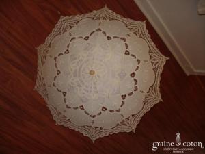 Ombrelle en dentelle ivoire