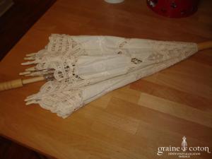 Ombrelle en dentelle ivoire