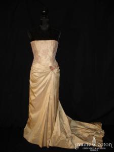 Pronuptia - Robe une pièce en soie sauvage caramel