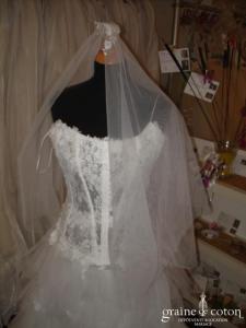 Voile blanc court et souple avec application de dentelle