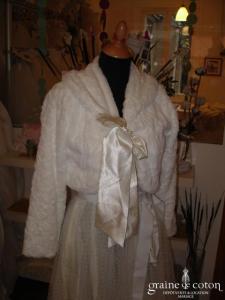 Boléro en fausse fourrure ivoire clair