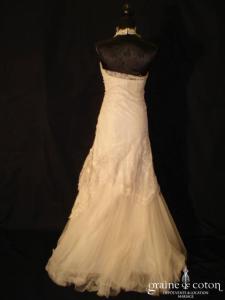 Rembo Styling - Robe fourreau en fine dentelle de calais cappucino clair