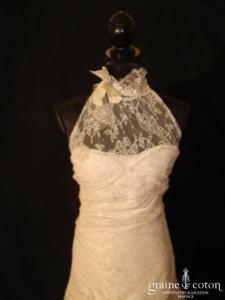 Rembo Styling - Robe fourreau en fine dentelle de calais cappucino clair