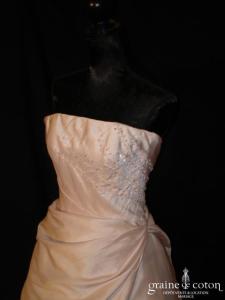 Création française - Robe drapée en taffetas rose perle