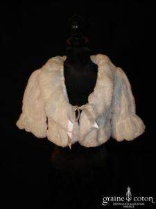 Petit manteau boléro en fausse fourrure blanc