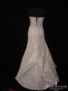 Jupe en taffetas Rembo Styling et bustier en dentelle Rosi Strella