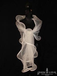 Suzanne Ermann - Étole à volutes ivoire clair