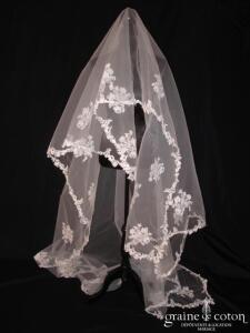 Cymbeline - Voile blanc long de 3 mètres bordé de dentelle