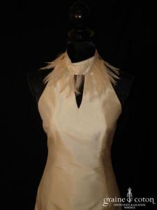 Tara Deva - Robe courte en soie sauvage ivoire avec plumes