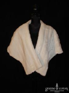 Étole en fausse fourrure blanche