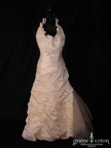 Tara Deva - Robe avec bretelle tour de cou en taffetas ivoire