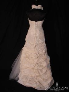 Tara Deva - Robe avec bretelle tour de cou en taffetas ivoire