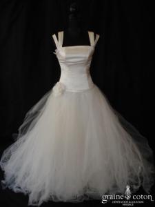 Création - Robe ivoire taille basse en soie et tulle