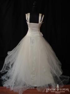 Création - Robe ivoire taille basse en soie et tulle