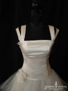 Création - Robe ivoire taille basse en soie et tulle