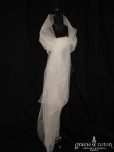 Étole ivoire en tulle avec petites plumes
