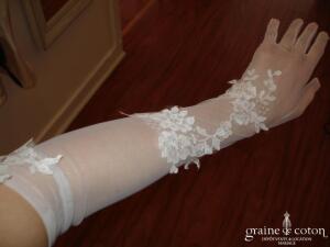 Gant long en tulle et dentelle ivoire clair