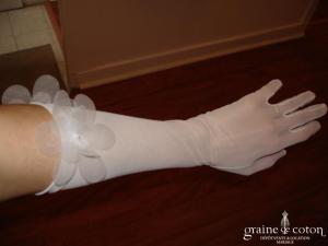Pronuptia - Gants mi longs en tulle ivoire et fleurs en organza