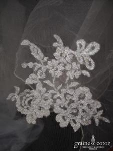 Pronovias - Voile long Niagara en tulle ivoire avec guipure de dentelle argentée