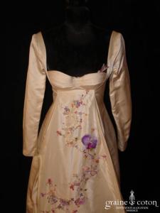 Monique Germain - Robe en soie ivoire courte devant et longue derrière