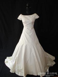 Célestina Agostino - Robe une pièce en mikado de soie ivoire avec petites manches