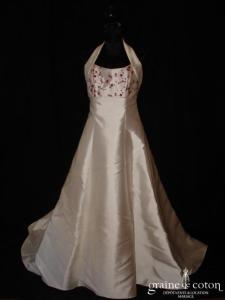 Les mariées d'Elodie - Robe taille empire et tour de cou en mikado ivoire brodé bordeaux