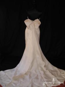 Création - Robe une pièce en gazar ivoire avec gros noeud dans le dos