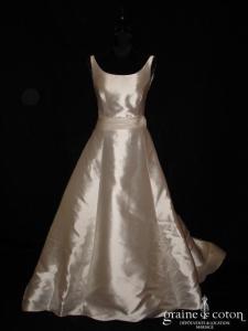 Création - Robe en mikado ivoire