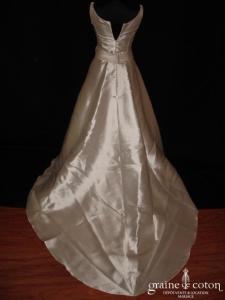 Création - Robe en mikado ivoire