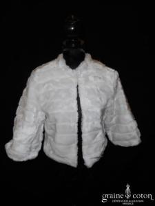 Boléro / manteau en fausse fourrure blanche