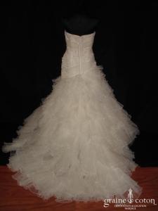 Pronovias - Robe fourreau avec volants de tulle plissé