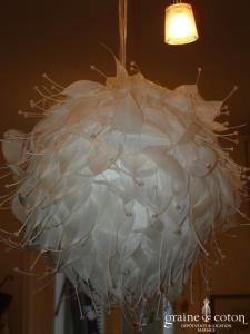 Joséphine - Grande boule plumes et perles - Diamètre 40 cm